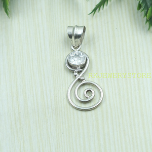 จี้เงินแท้ 925 ประดับคริสตัลควอตซ์ทรงเกลียว ดีไซน์ลายวนทำมือ ประดับด้วยพลอยควอตซ์ทรงกลม เครื่องประดับมินิมอลสำหรับผู้หญิง ของขวัญสำหรับเธอ - Product Image 2