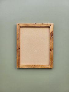 Cadre photo mural et de bureau en bois artisanal - Écologique, fait main, durable, vertical, pour la famille, les mariages et les bébés - Product Image 3