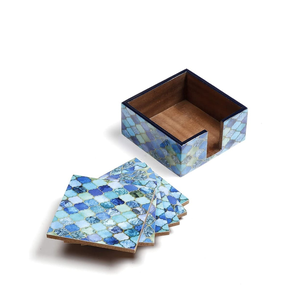 Ensemble de sous-verres en MDF à prix avantageux, sous-verres en bois pour café, bière et boissons, avec motif bleu élégant imprimé en émail. - Product Image 1