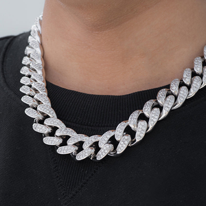 สร้อยคอแบบ Cuban Link สไตล์ฮิปฮอปพรีเมียมสำหรับผู้ชาย ประดับเพชรเลียนแบบ ดีไซน์หรูหราสำหรับงานปาร์ตี้และงานแสดงบนเวที - Product Image 2