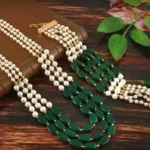 Conjunto de collar artesanal de perlas multicapa y cuentas verde esmeralda para celebraciones tradicionales y ocasiones étnicas - Product Image 1