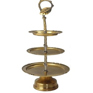 Soporte para cupcakes de metal con acabado dorado de aspecto elegante, ideal para decoración de mesa en fiestas de cumpleaños, de las últimas tendencias. - Product Image 1
