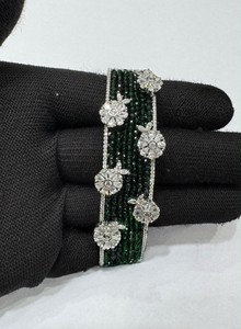 Bracelets manchette pour femme en alliage de zinc plaqué argent, sertis de zircon taille émeraude rouge et bleu, style classique, bijoux de fête - Product Image 3