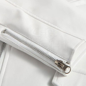 Chaqueta de Invierno de Lona y Cuero PU Premium, Forro Suave y Cómodo, Logotipo Frontal, Perfecta para un Estilo Casual y Moderno para el Día a Día - Product Image 6