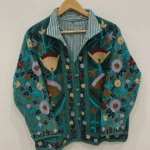 Chaqueta Corta de Invierno de Terciopelo Suave Suzani, Chaqueta Hecha a Mano, Chaqueta Bordada, Abrigo Suzani, Bata, Abrigo Tradicional - Product Image 1