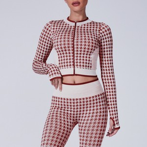 Ensemble 2 pièces de vêtements de sport ajustés et extensibles pour yoga et gym : Soutien-gorge de sport court à imprimé vichy personnalisé et Leggings taille haute - Product Image 5