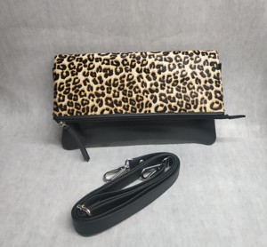 Sac à bandoulière pliable en cuir et fourrure motif léopard avec fermeture éclair, pochette souple et féminine pour soirée, toutes saisons, vente en gros, style vintage - Product Image 1