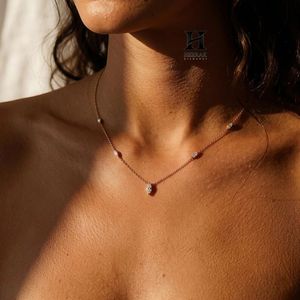 Collier en or 18 carats avec diamants marquise, collier en diamants de laboratoire par la marque The Yard, pendentif flottant marquise en argent sterling 925 - Product Image 4