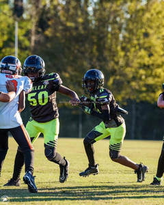 Camiseta de fútbol americano de manga corta de poliéster 100% personalizada, transpirable con estampado de transferencia de calor, uniforme de talla grande para jóvenes y adultos - Product Image 4
