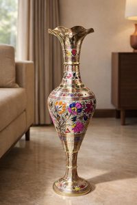 Vase de sol traditionnel en métal, forme amphore, design floral artisanal, récipient décoratif pour la maison et les mariages - Product Image 3