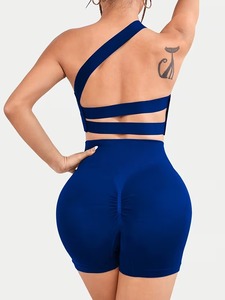 Conjunto Deportivo de Dos Piezas sin Costuras, Top Corto Asimétrico con una Sola Tira y Shorts Deportivos con Efecto Levanta Glúteos - Product Image 6