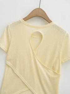เสื้อยืดผู้หญิงสไตล์มินิมอล สีไอวอรี่อ่อน รุ่นเอสเซนเชียล 2026 ทรงเข้ารูป สีพื้น ผ้าฝ้าย แขนสั้น ลำลอง ใส่สบายสำหรับฤดูร้อน รุ่นเบสิค HD - Product Image 4