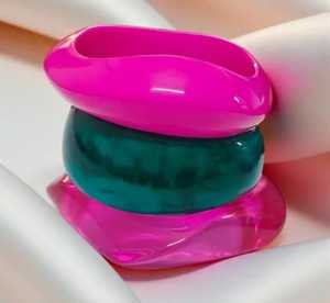 Bracelets en résine écologiques et tendance de fournisseur indien, motifs uniques, ajustement confortable, accessoires de mode de Noël pour la vente au détail - Product Image 1