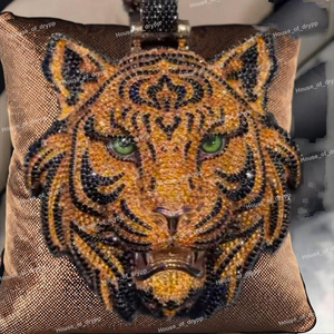 Colgante de plata con diseño de cara de tigre, con piedras de moissanita con apariencia de diamante, diseño animal llamativo, joyería hip hop para hombre. - Product Image 3