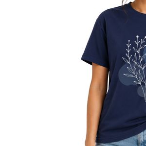 เสื้อยืดคอกลมสีน้ำเงินกรมท่าพิมพ์ลายดอกไม้สำหรับผู้หญิง สวมใส่สบาย ระบายอากาศได้ดี เหมาะสำหรับฤดูร้อน รับผลิตตามแบบ OEM แฟชั่นเสื้อยืด - Product Image 3