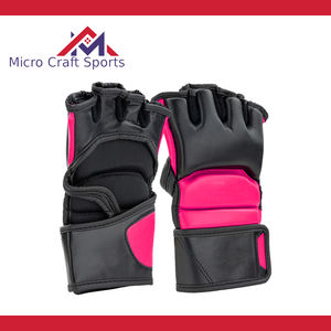 Guantes Profesionales de MMA y Boxeo de Cuero PU con Logotipo Personalizado, Cierre de Seguridad, Antideslizantes, Correa de Muñeca Ajustable, Hechos en Pakistán - Product Image 3