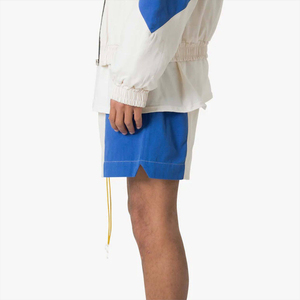 Shorts pour hommes à blocs de couleur avec cordon de serrage à la taille, bleu et blanc, style sportif décontracté, tissu polyester respirant - Product Image 1