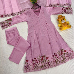 Conjunto de Top y Pantalón de Seda Chanderi Bordado a Mano para Mujer, con Micro Dupatta Interior Completo de Chanderi, Traje Étnico Tradicional para Fiestas - Product Image 1