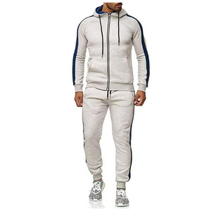 Chándal informal premium para hombre, corte ajustado. Sudadera con capucha y cremallera a juego con pantalones deportivos con rayas laterales. Tela Deportiva Suave y Transpirable, Ecológica - Product Image 1