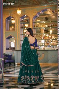 Fournisseur indien de Lehenga-Choli en soie Rangoli de haute qualité avec broderie de paillettes, modèle évasé Can-Can, exportateur de mode féminine. - Product Image 5