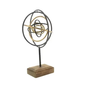 Escultura Abstracta de Alambre Metálico Dorado, Figura Geométrica Minimalista Entrelazada, Centro de Mesa Moderno con Base Plana - Product Image 4