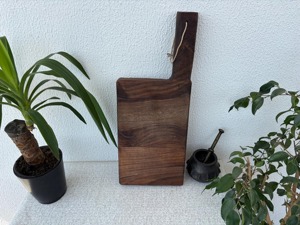 Planche à découper en bois artisanale, design dernier cri, personnalisable, pour accessoires de cuisine, usage domestique, hôtelier et en restauration. - Product Image 4