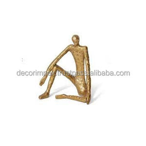 Venta caliente estilo moderno aluminio fundido hombre sentado estatuilla escultura sólido pisapapeles mejores precios - Product Image 1