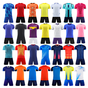 Maillot de football personnalisé à impression numérique 100 % polyester col en V manches courtes sport vente en gros fournisseur OEM fabricant - Product Image 1