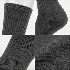 Chaussettes ras du cou pour hommes, couleur unie, tricotées, respirantes, en coton, polyester et élasthanne, pour usage quotidien en automne, style classique - Product Image 4