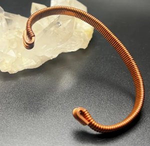 Bracelet manchette ouverte en cuivre torsadé, artisanal, tressé en spirale, en cuivre massif, réglable, fin - Product Image 4