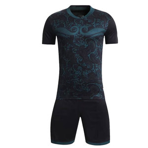 Tenue de football sportive en polyester, légère, respirante, confortable, personnalisable, idéale pour le jeu en extérieur et au quotidien - Product Image 1