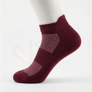 Chaussettes de sport décontractées pour hommes, blanches, tricotées, couleur unie, personnalisables, faible MOQ, conception gratuite, hiver, respirantes, avec logo sur le revers - Product Image 3