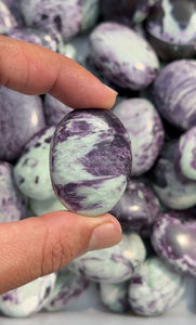 Piedra de Kammererita Natural, Cristal Curativo Morado Tallado, Cristal de Energía para Meditación, Reiki y Chakras - Product Image 4