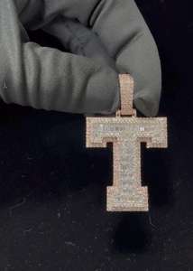 Pendentif en argent 925 avec lettres initiales personnalisées, serti de moissanite baguette VVS simulée - Product Image 4