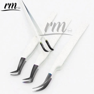 Pince à épiler professionnelle RMI en acier inoxydable, pointe en fibre, revêtement blanc, points noirs, prise ferme, tous types - Product Image 5