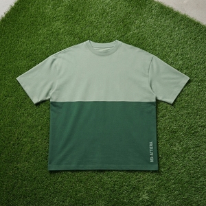 Camiseta de Hombre Verde Salvia y Verde Oscuro con Bloques de Color, Cuello Redondo, Manga Corta, Corte Holgado, Estilo Casual Urbano - Product Image 6
