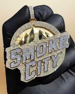 Colgante Personalizado de Moissanita VVS Redonda con Incrustaciones de Diamantes, Chapado en Oro sobre Plata 925, Colgante Circular Bicolor Personalizado, Joyería para Raperos - Product Image 6