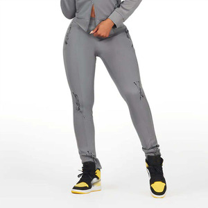Conjunto Deportivo Gris para Mujer, Talla Grande, Manga Larga, Cuello en V, Cierre Frontal, Pantalones Casuales con Bolsillos Laterales y Cintura Elástica - Product Image 5