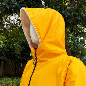 Impermeable Personalizado de Fábrica OEM, Chaqueta de Lluvia Larga con Capucha para Hombre y Mujer, a la Moda, con Personalización - Product Image 2