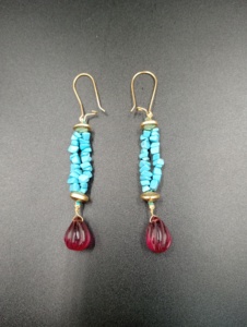 Boucles d'oreilles pendantes en or plaqué Amaira Jewels avec perles rouges en forme de goutte d'eau, nœud classique, bijoux de mariage pour femmes - Product Image 4