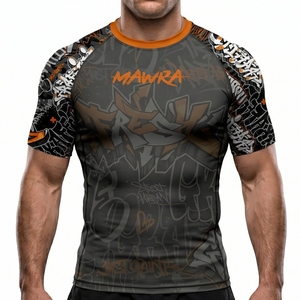 MAWRA T-shirt de compression à manches courtes pour homme, imprimé par sublimation, séchage rapide, motif graffiti, noir et orange, unisexe - Product Image 1