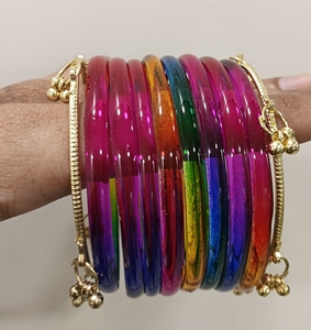 Bracelets en verre gelée de qualité supérieure, un ensemble de 8 bracelets en gelée et 2 bracelets Ghungroo du Cachemire, parfaits pour les occasions festives - Product Image 1