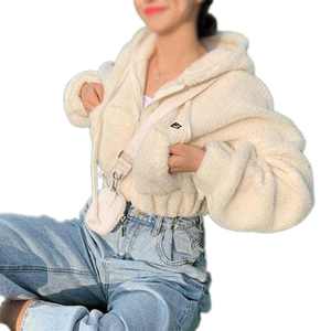 Sweat-shirt court à capuche en fausse fourrure duveteuse pour femme, vente en gros OEM, automne-hiver, fermeture éclair, épais et chaud - Product Image 1