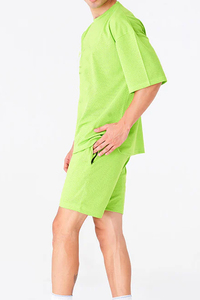 Ensemble deux pièces d'été personnalisé avec logo pour hommes – Short et T-shirt imprimés à motif lettres, taille élastique – Vente en gros pour vêtements de rue - Product Image 4