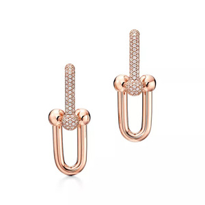 Pendientes colgantes con forma de U esculpida y diamantes redondos cultivados en laboratorio - Product Image 5
