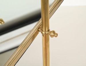 Miroir sur pied en laiton encadré, design traditionnel, très vendu, décoratif - Product Image 4