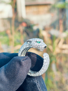 Colgante de Cabeza de Pantera con Diamantes y Ojos Verdes, Acabado en Oro Blanco, Estilo Hip Hop, Amuleto Animal Brillante para Hombre, Anillo Elegante y Lujoso - Product Image 2