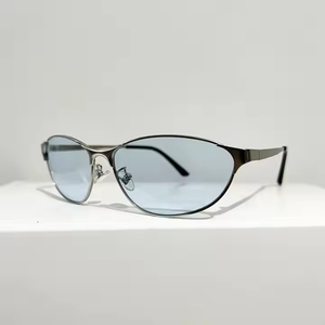 Lunettes de soleil futuristes Y2K de style ovale pour hommes et femmes, lunettes de soleil rétro de luxe de haute qualité - Product Image 1