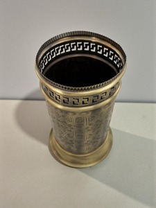 Cubo de basura antiguo de latón grabado con borde de clave griega, perfecto para habitaciones de lujo y decoración interior clásica, procedente de la India. - Product Image 4