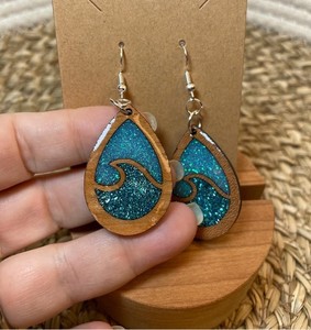 Pendientes Colgantes de Madera Redondeada con Resina Epoxi, Diseño Cristiano con Microincrustaciones, para Fiestas, Eventos, Bodas, Joyería Étnica de Moda para Mujer - Product Image 6